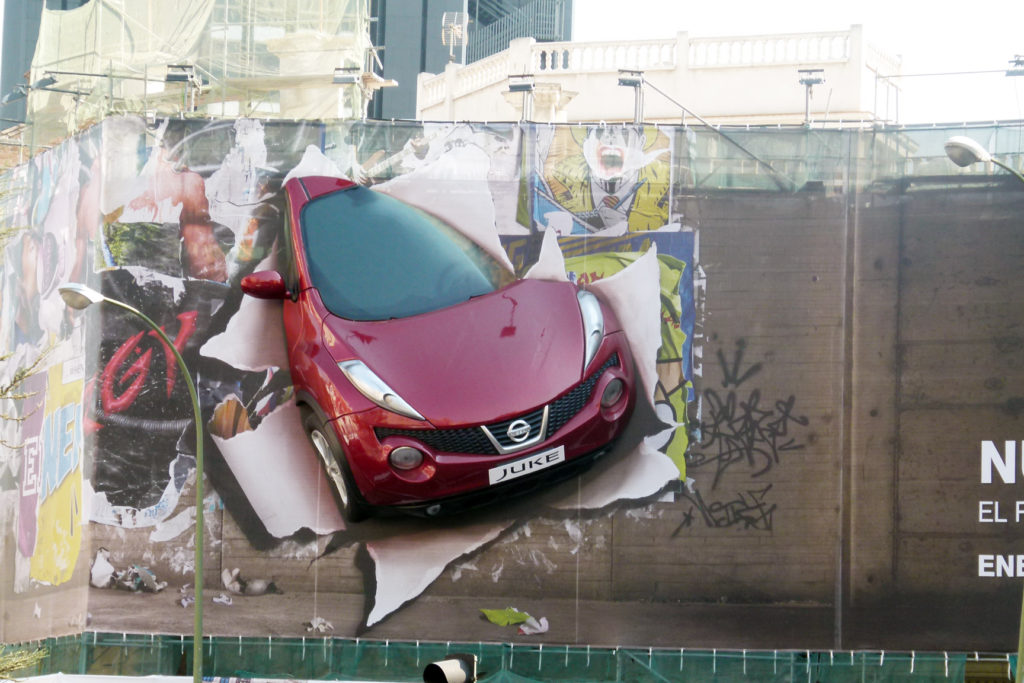 Lona publicitaria con acción especial corpóreo para Nissan
